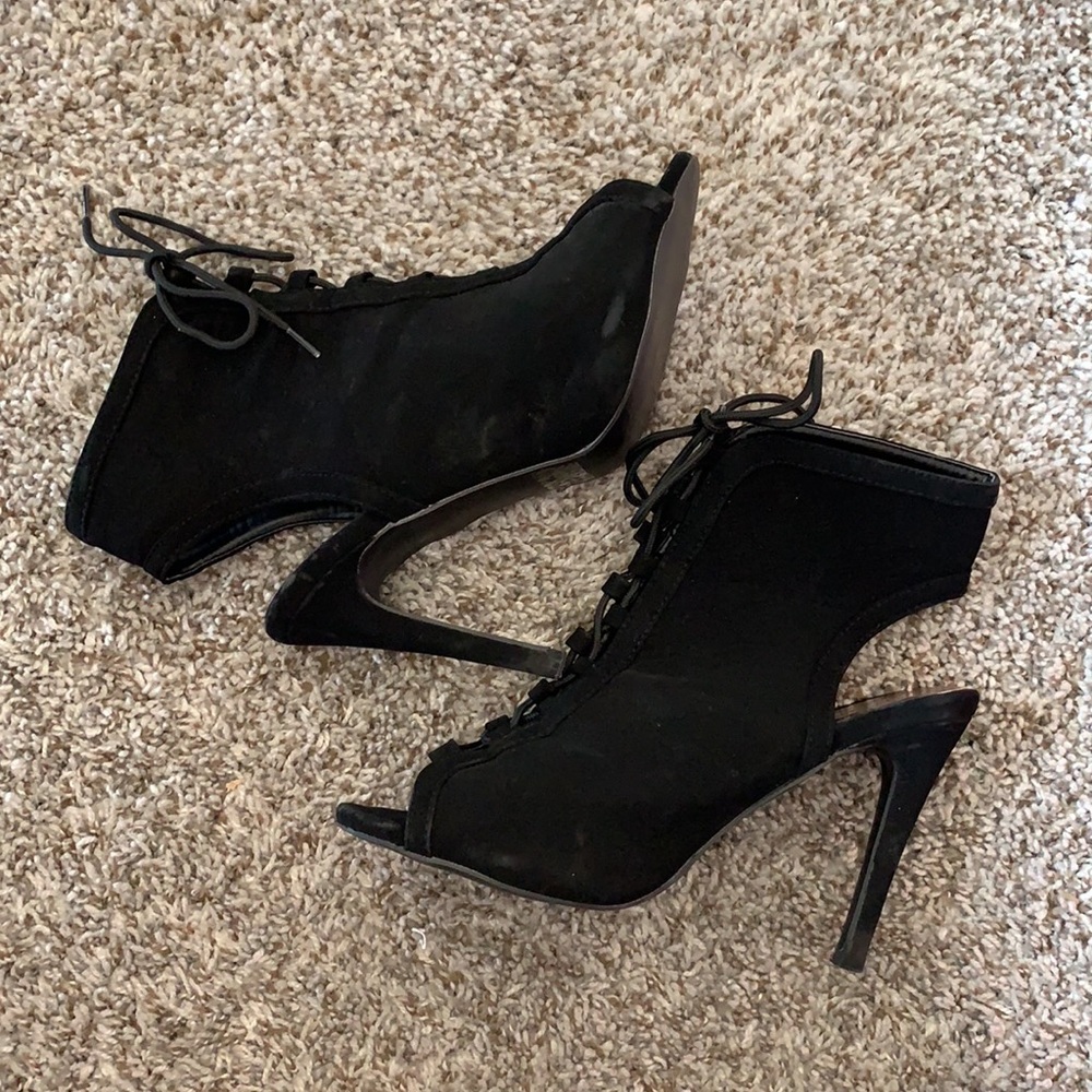 Heels - Picture 2 of 8